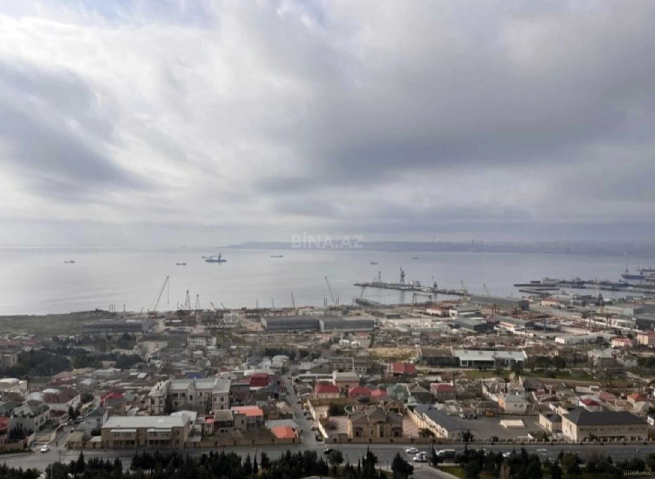 Satılır 4 otaqlı mənzil 185 m²