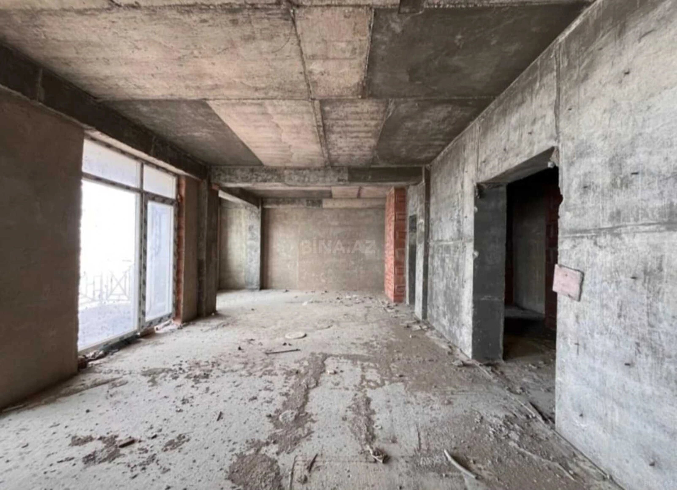 Satılır 4 otaqlı mənzil 185 m²