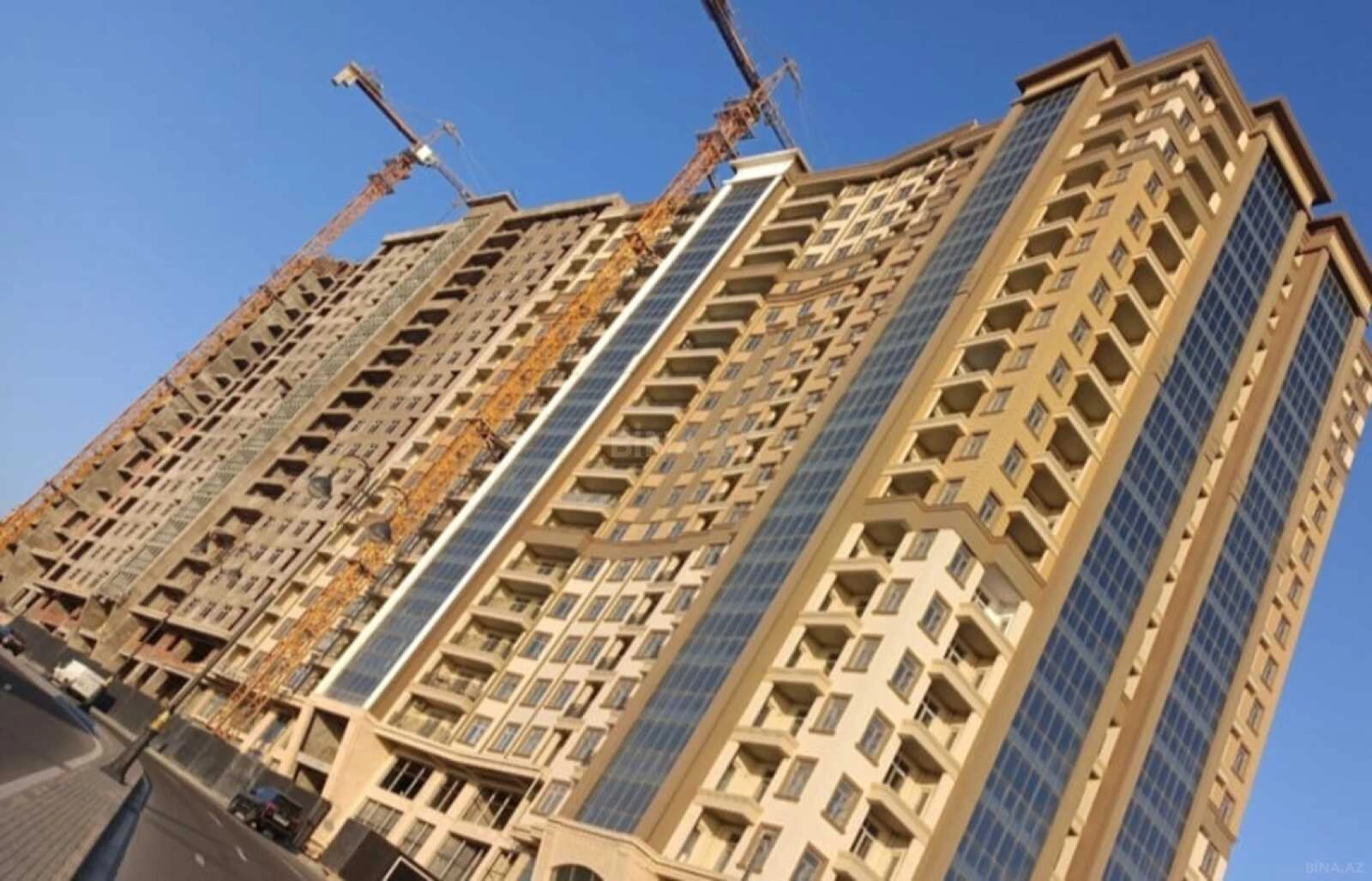 Satılır 4 otaqlı mənzil 185 m²