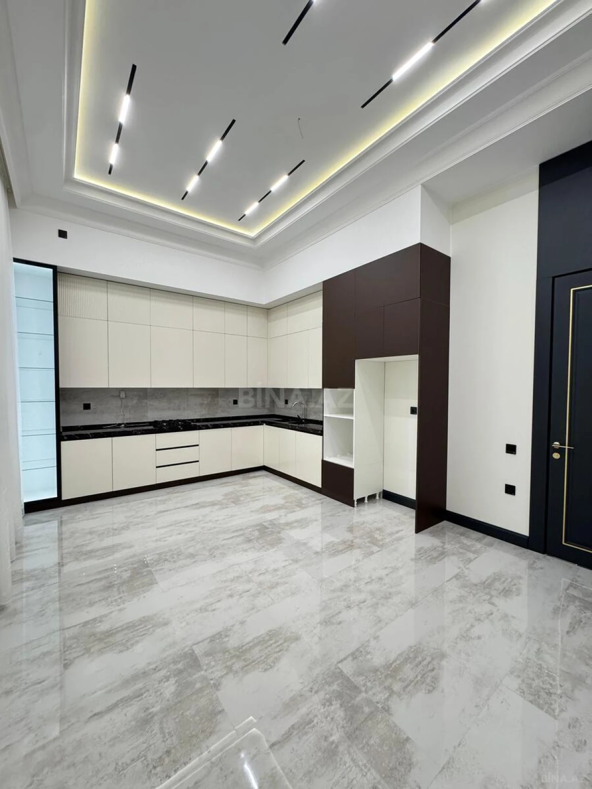 Satılır 5 otaqlı həyət evi 300 m²