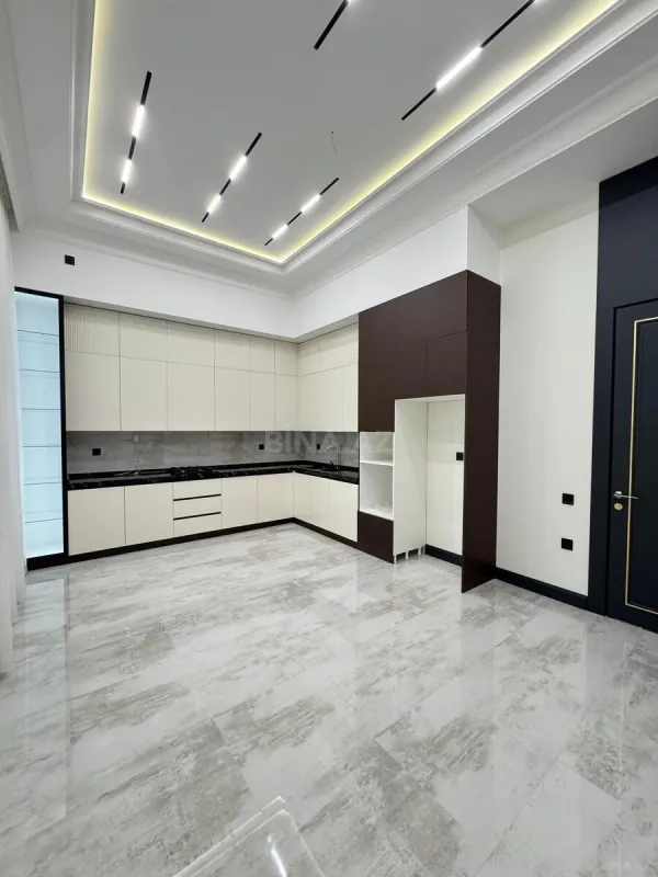 Satılır 5 otaqlı həyət evi 300 m²
