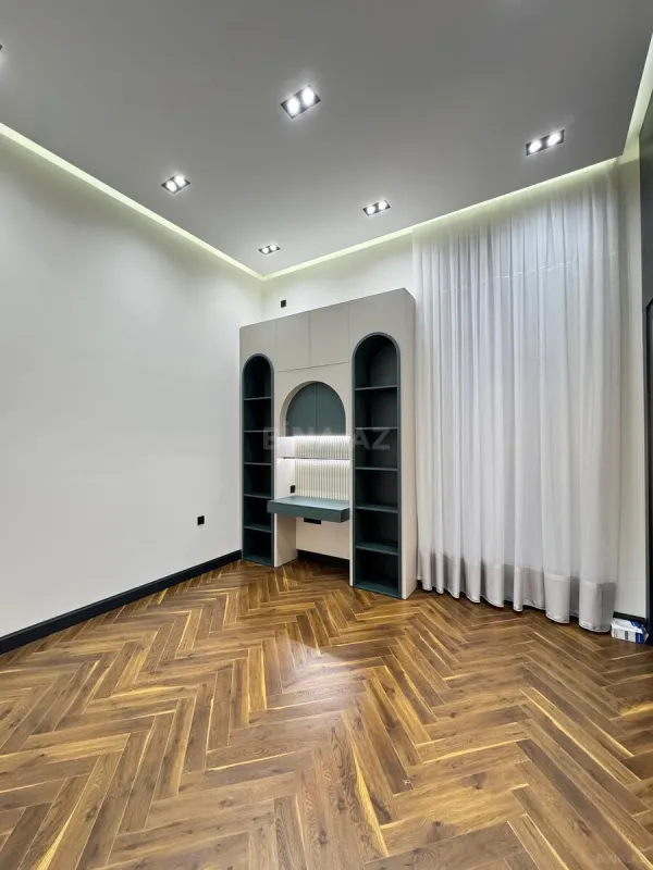 Satılır 5 otaqlı həyət evi 300 m²