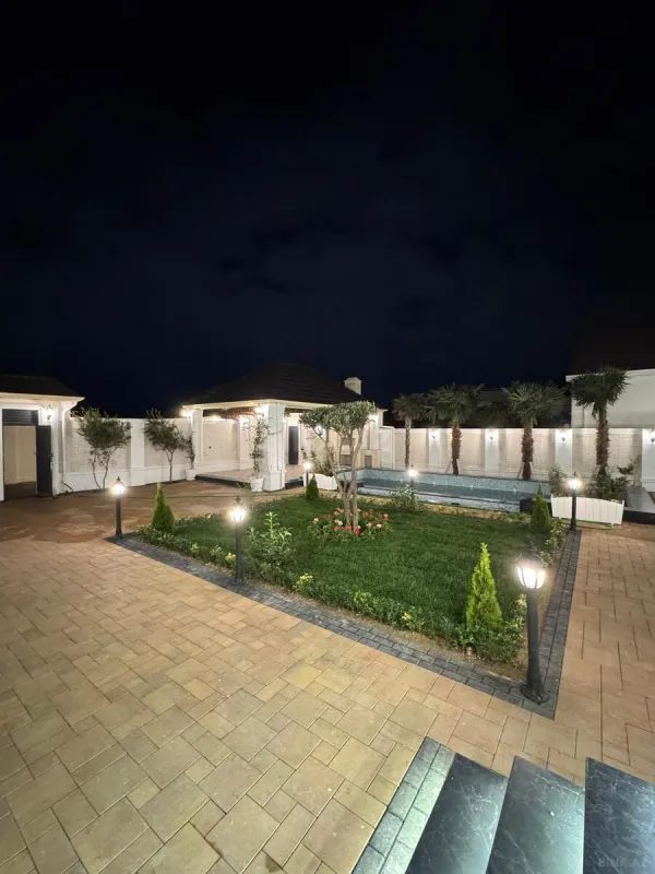 Satılır 5 otaqlı həyət evi 300 m²
