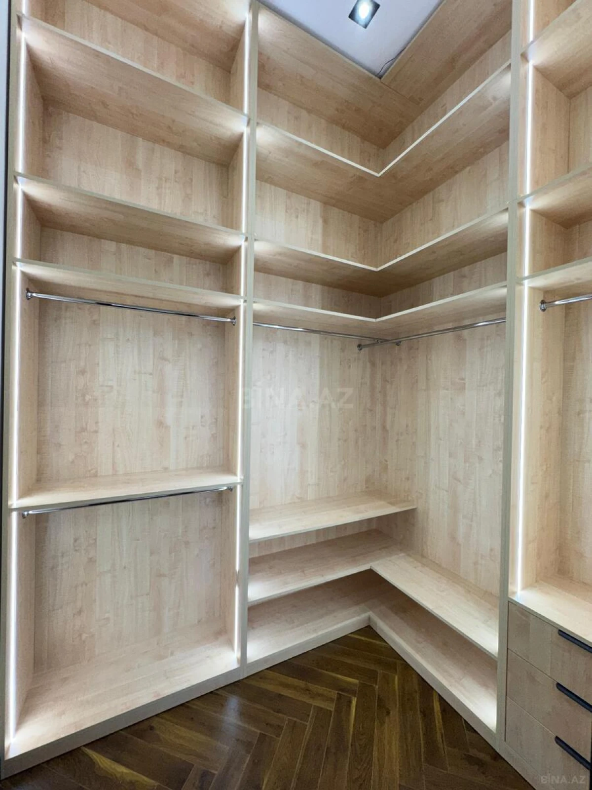 Satılır 5 otaqlı həyət evi 300 m²