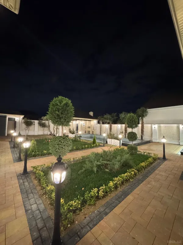 Satılır 5 otaqlı həyət evi 300 m²