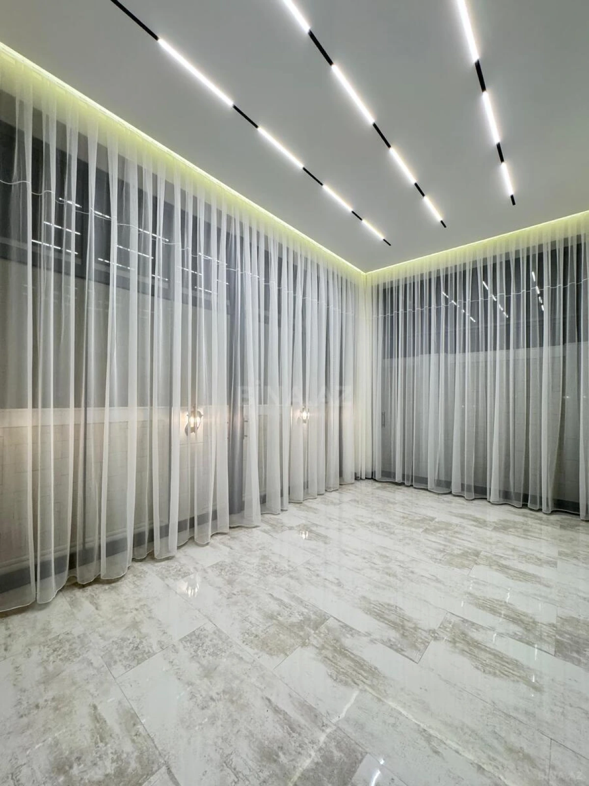 Satılır 5 otaqlı həyət evi 300 m²