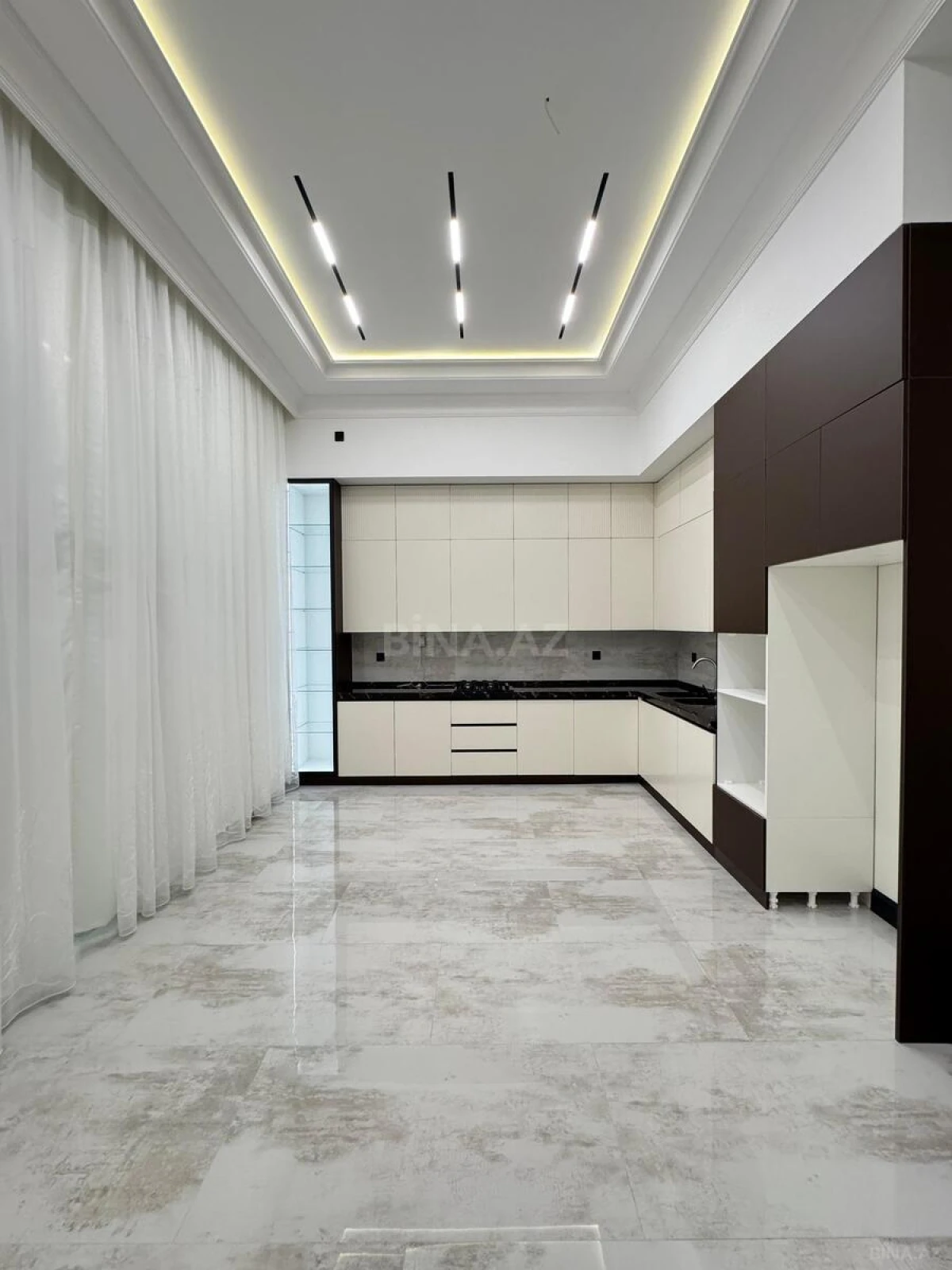 Satılır 5 otaqlı həyət evi 300 m²