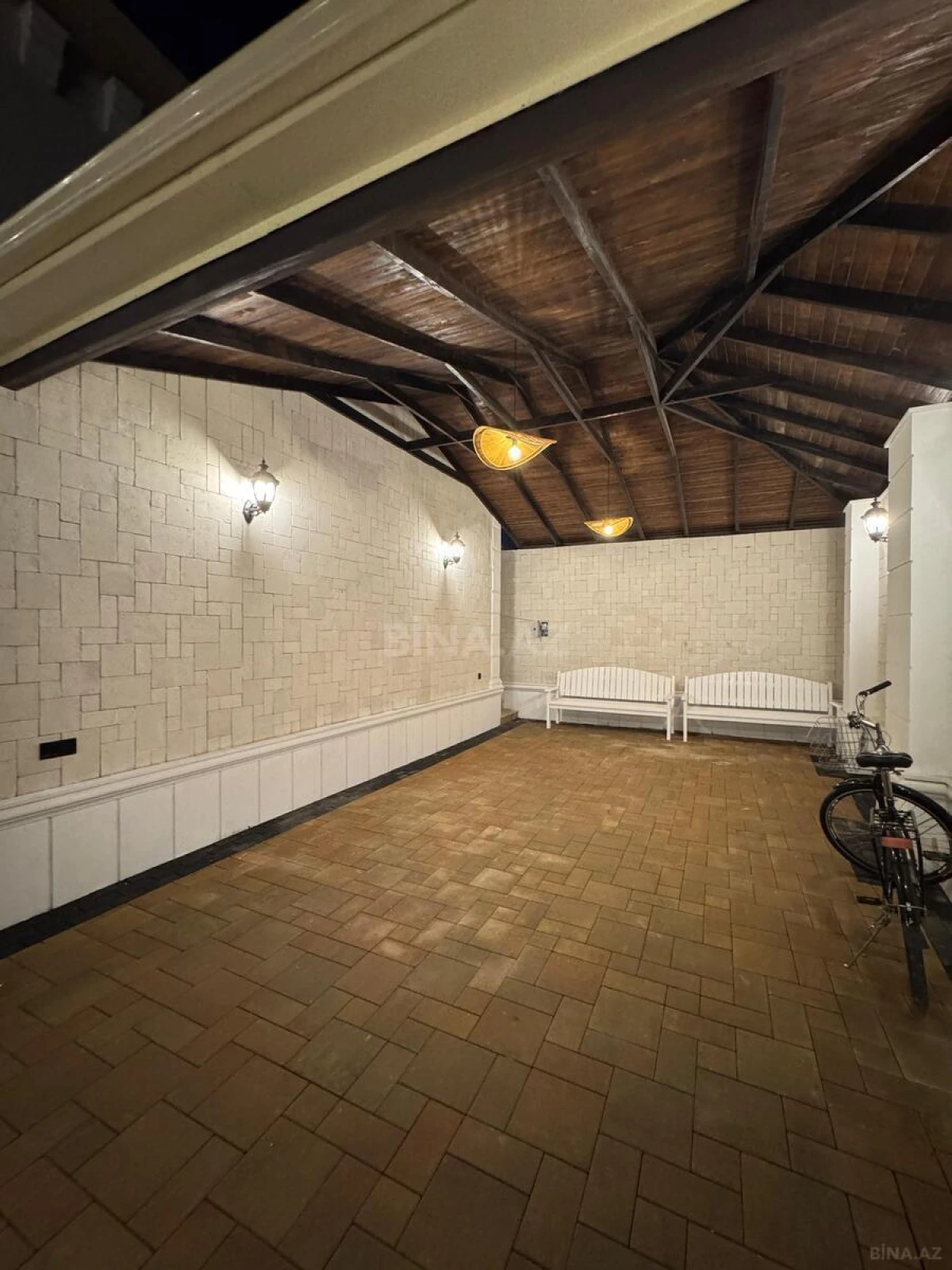 Satılır 5 otaqlı həyət evi 300 m²