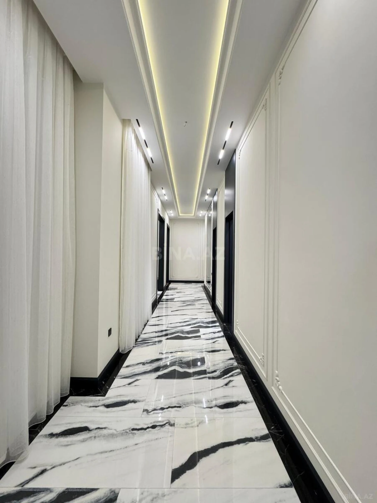 Satılır 5 otaqlı həyət evi 300 m²