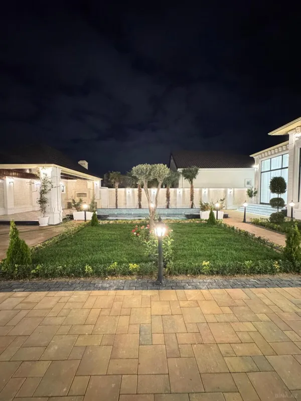 Satılır 5 otaqlı həyət evi 300 m²