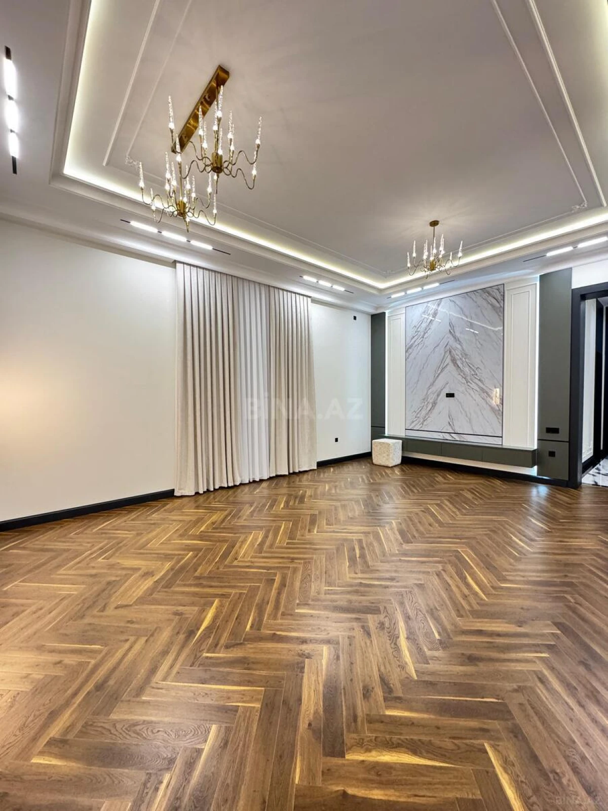 Satılır 5 otaqlı həyət evi 300 m²