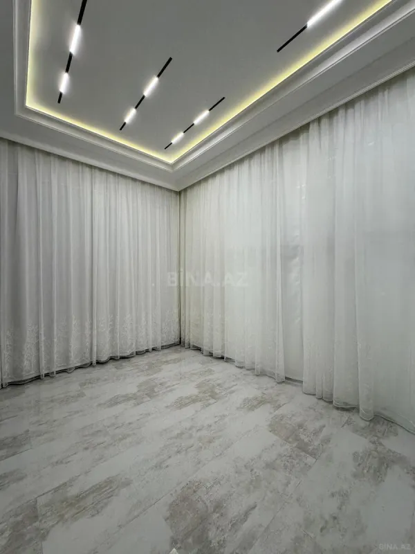 Satılır 5 otaqlı həyət evi 300 m²