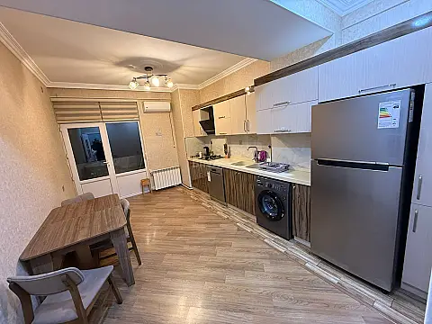 Kirayə verilir 3 otaqlı mənzil 124 m²