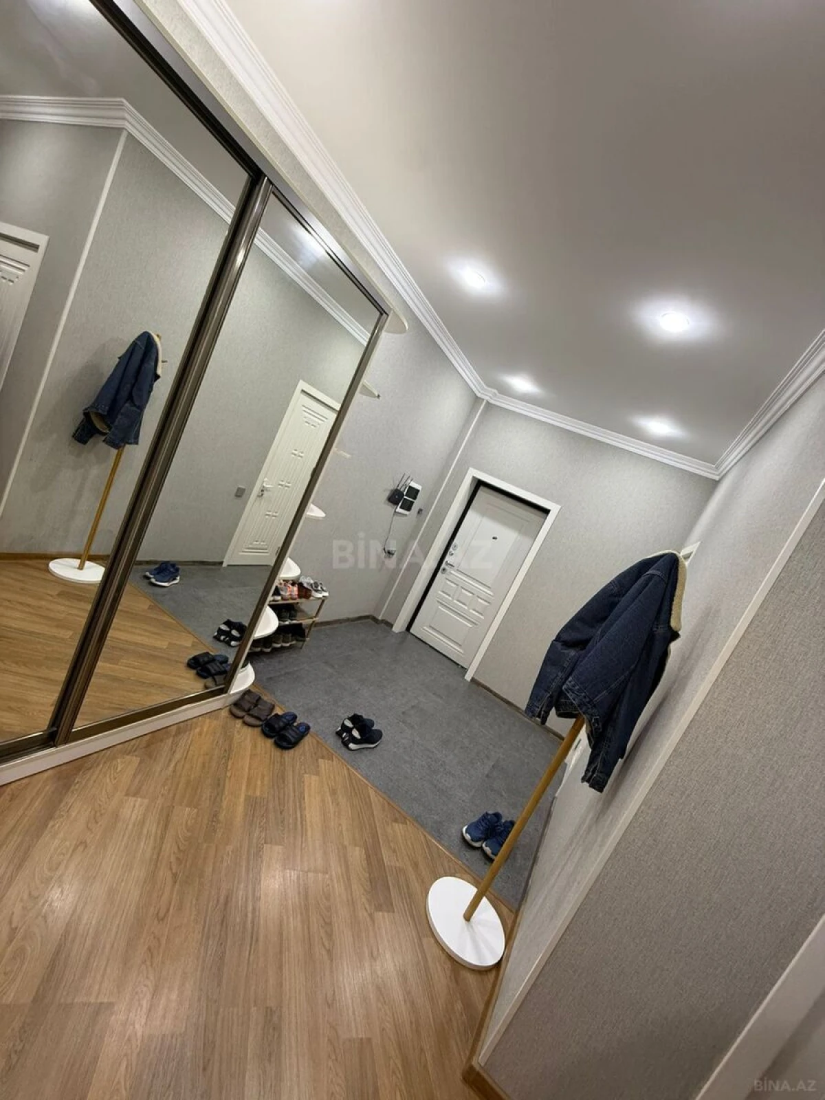 Kirayə verilir 3 otaqlı mənzil 124 m²