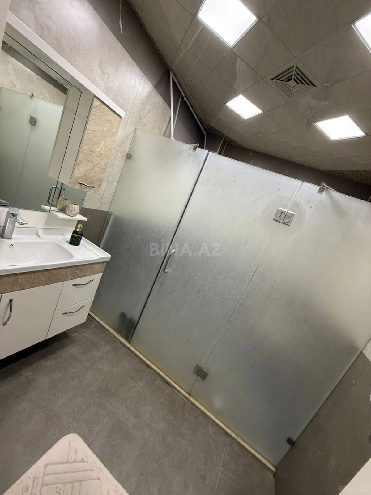 Kirayə verilir 3 otaqlı mənzil 124 m²