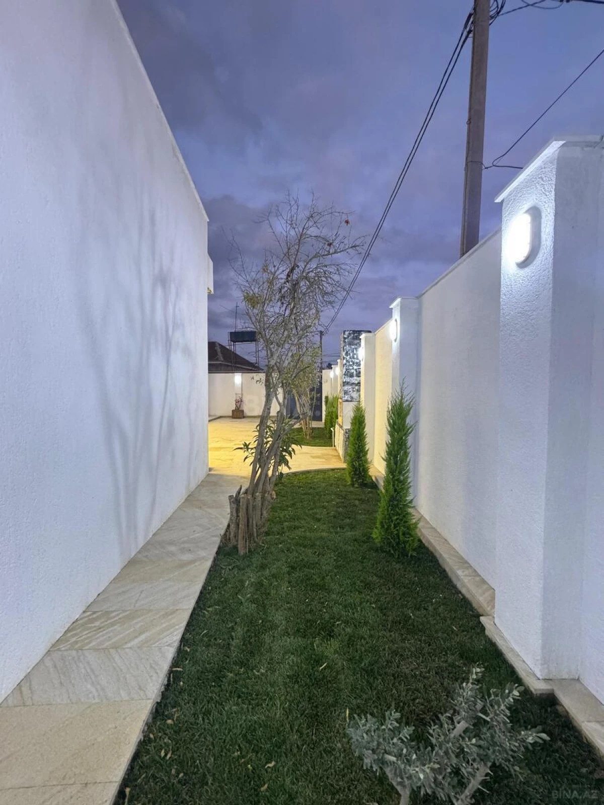 Satılır 5 otaqlı həyət evi 220 m²