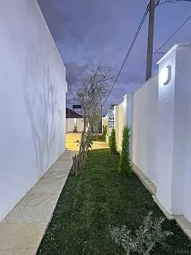 Satılır 5 otaqlı həyət evi 220 m²