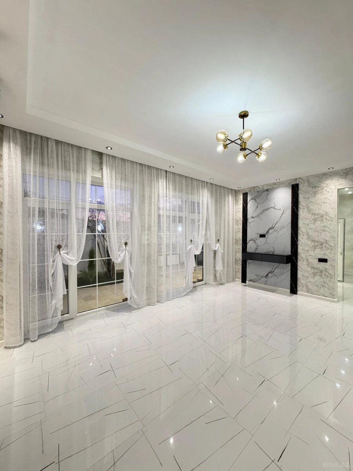 Satılır 5 otaqlı həyət evi 220 m²