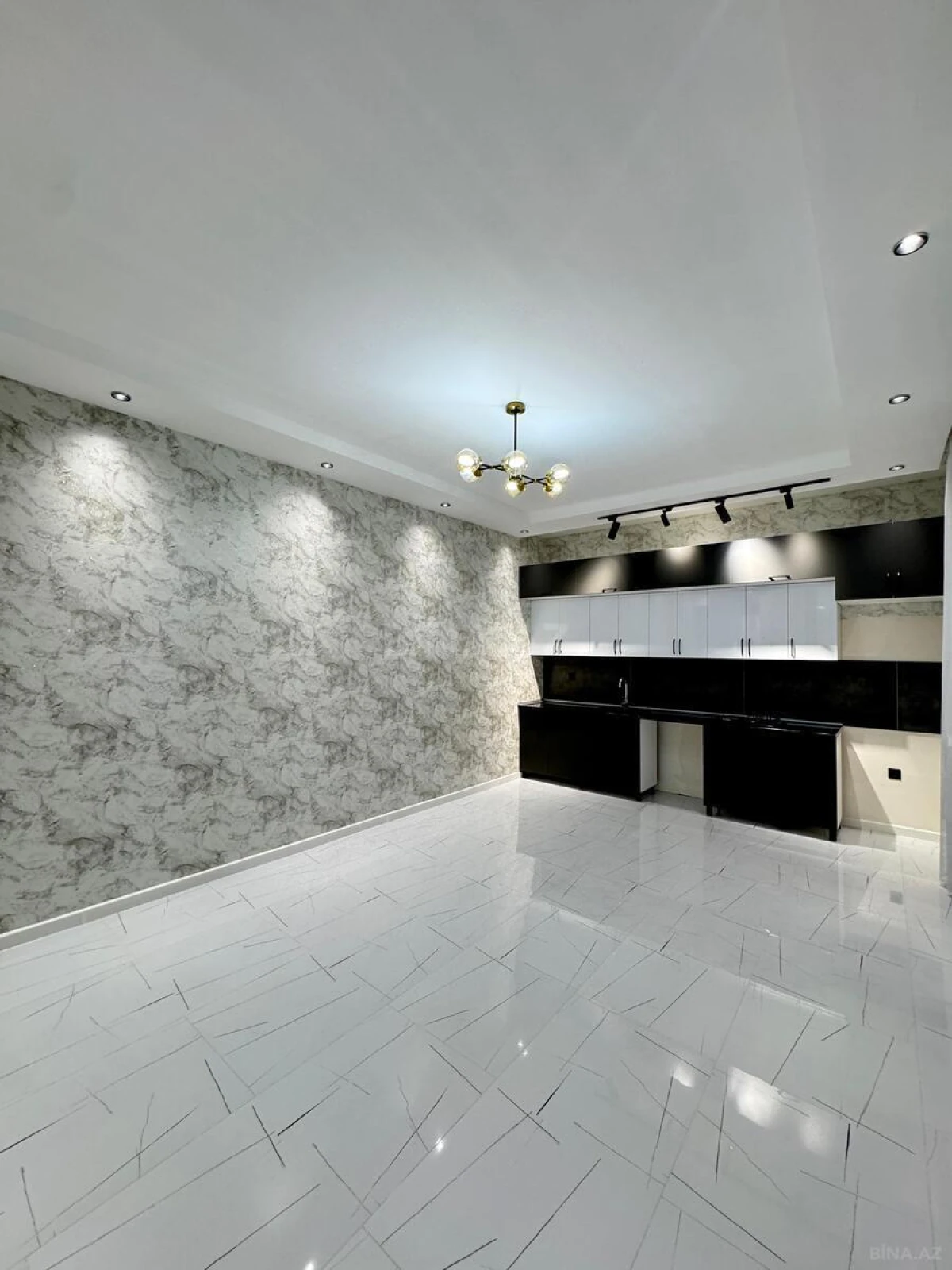 Satılır 5 otaqlı həyət evi 220 m²