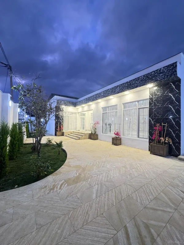 Satılır 5 otaqlı həyət evi 220 m²