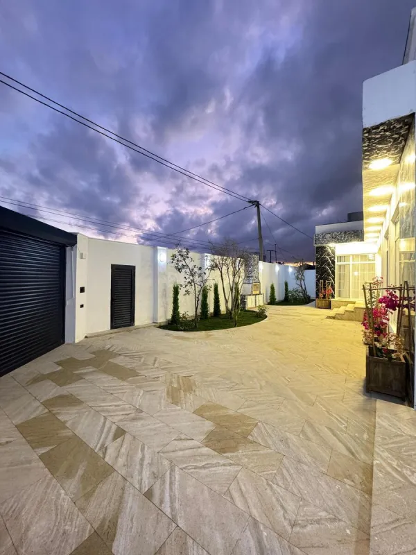 Satılır 5 otaqlı həyət evi 220 m²