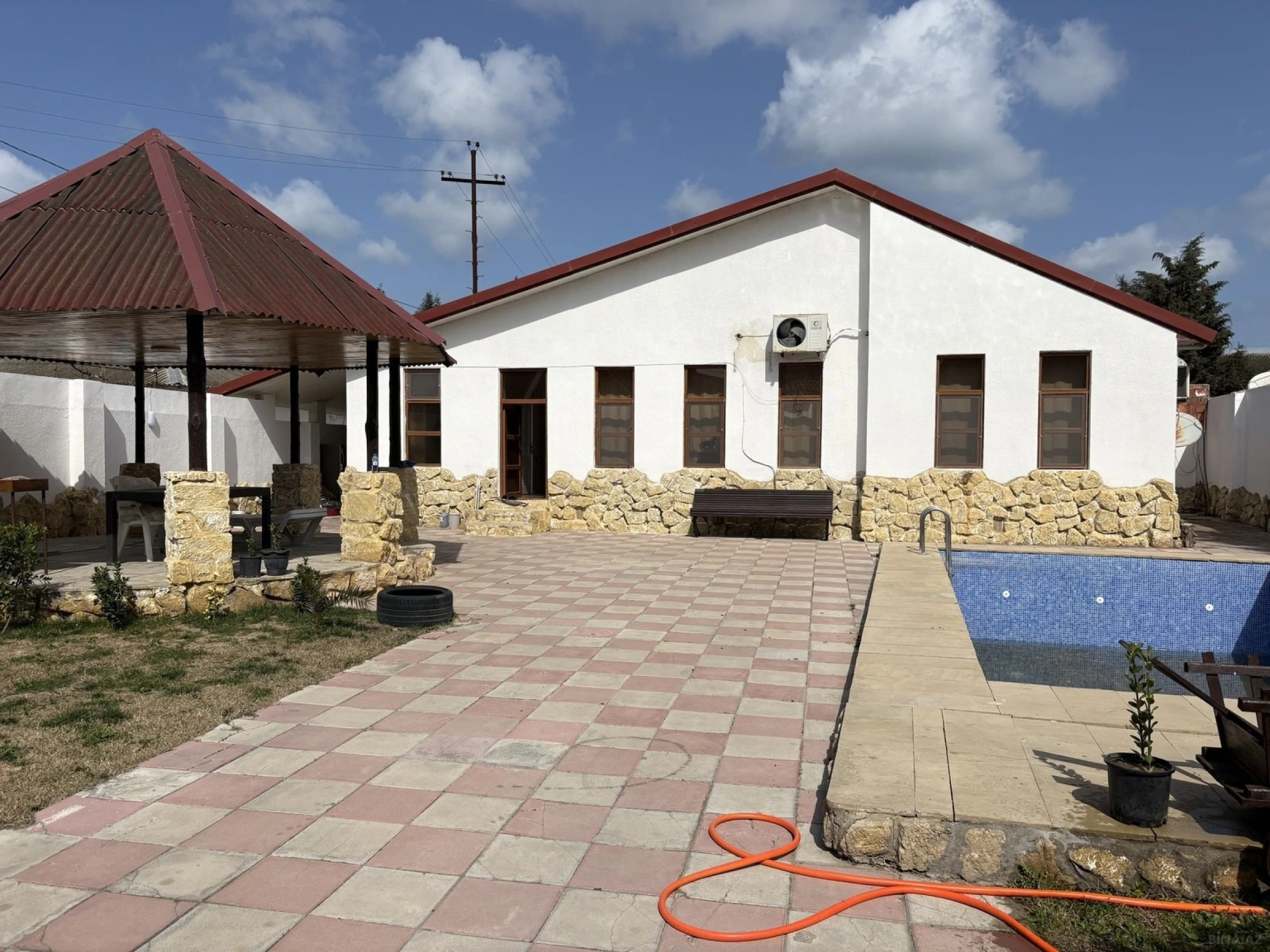 Kirayə verilir 5 otaqlı həyət evi 250 m²