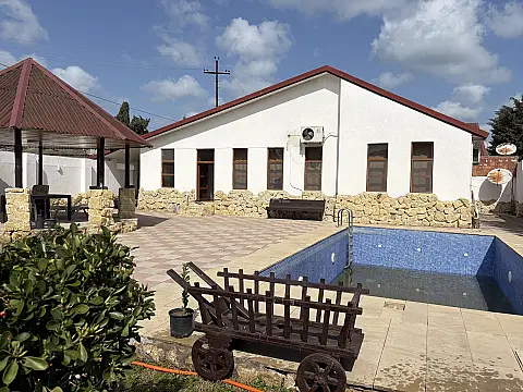 Kirayə verilir 5 otaqlı həyət evi 250 m²