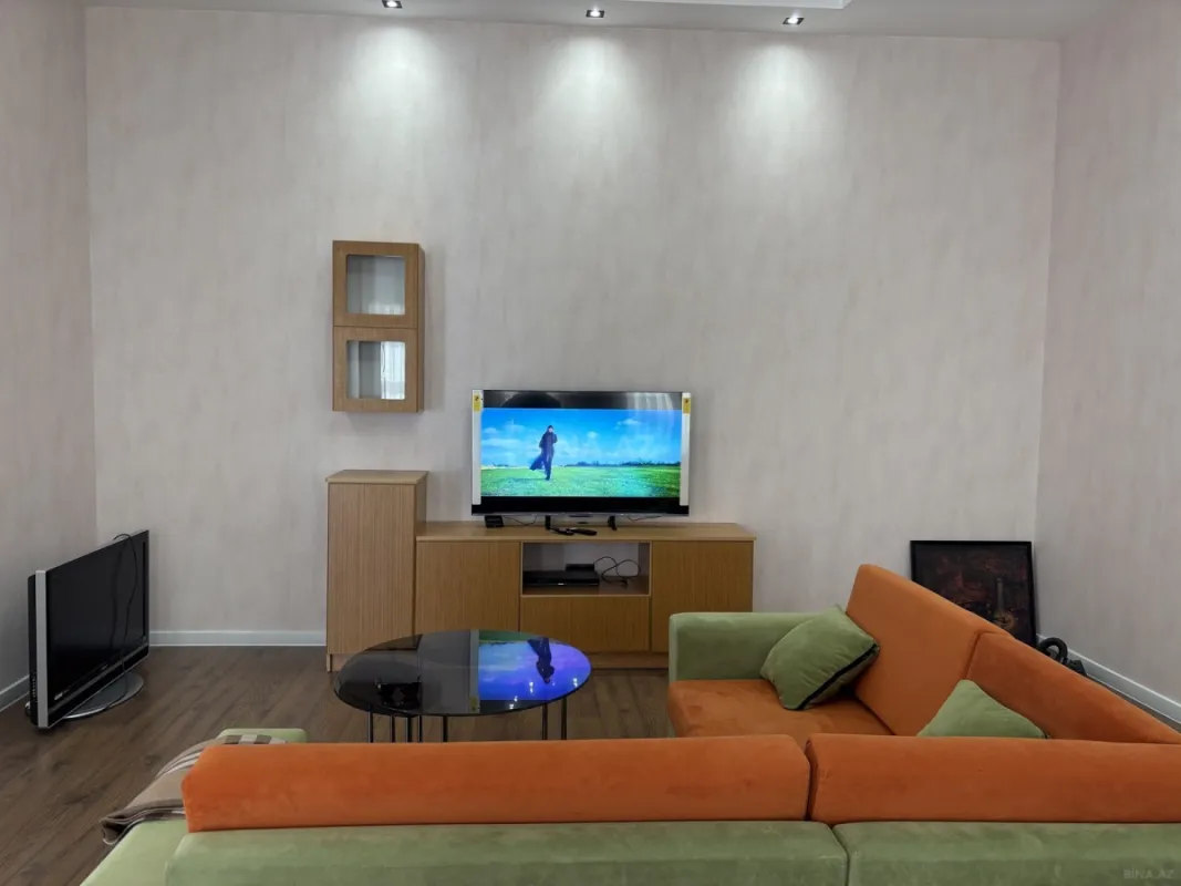 Kirayə verilir 5 otaqlı həyət evi 250 m²