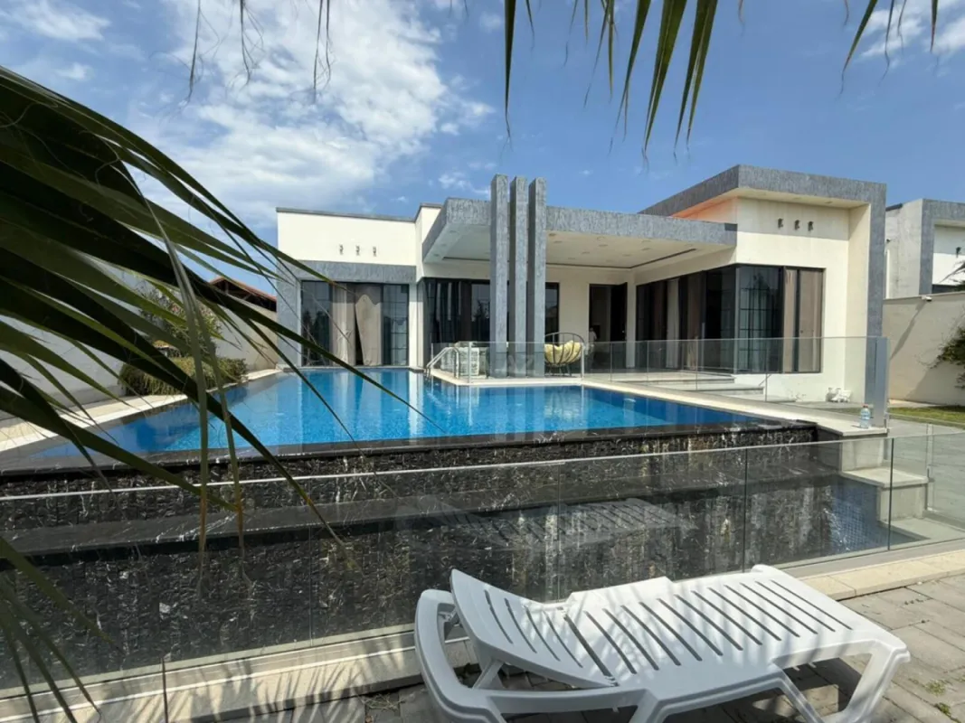 Kirayə verilir 5 otaqlı həyət evi 340 m²