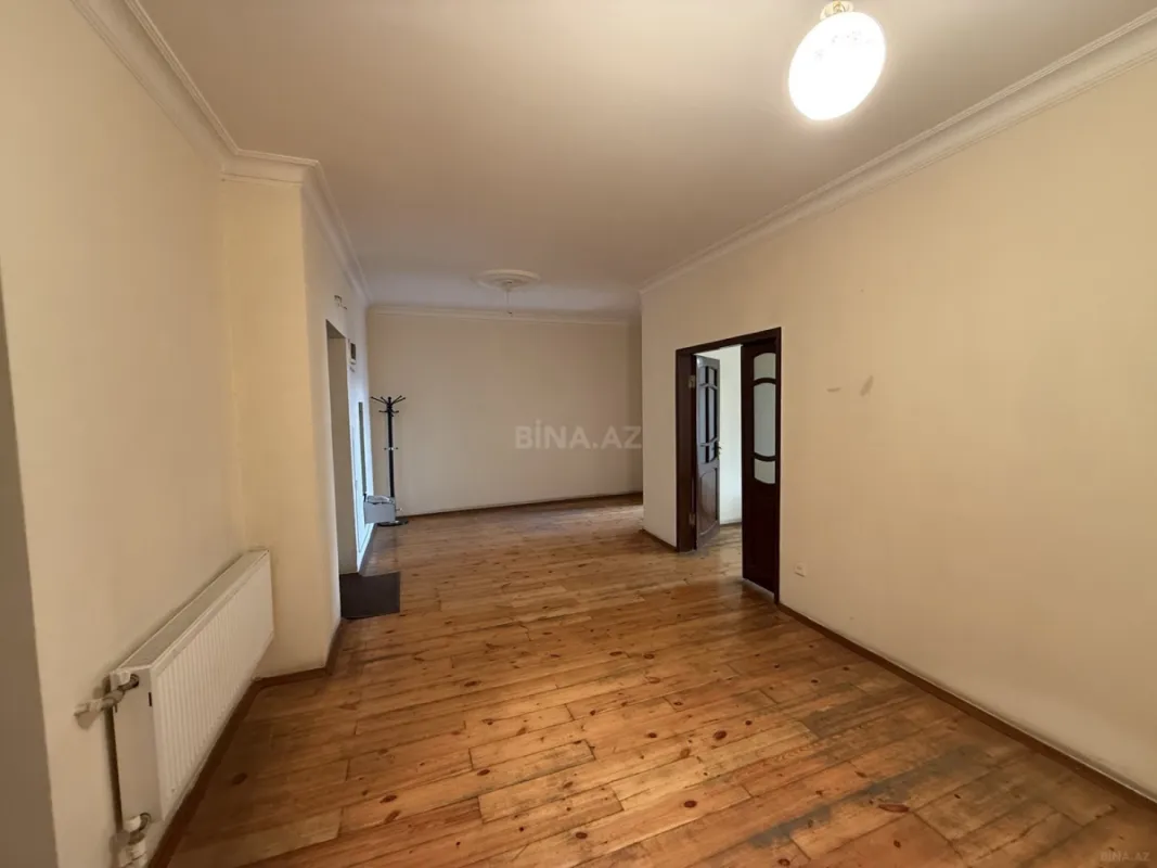 Satılır 4 otaqlı mənzil 160 m²