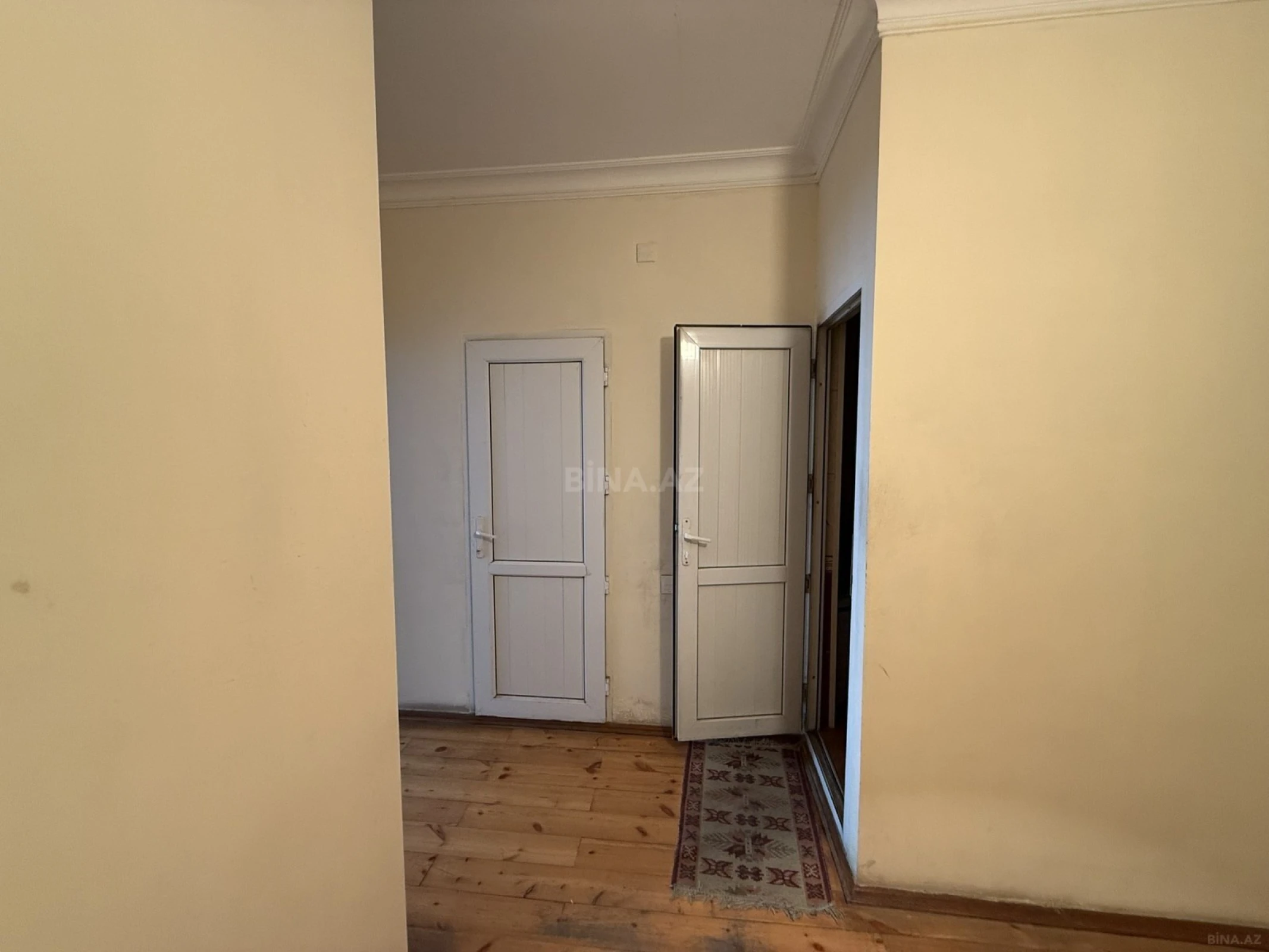 Satılır 4 otaqlı mənzil 160 m²