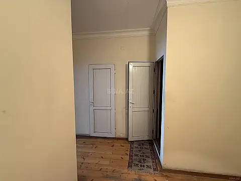 Satılır 4 otaqlı mənzil 160 m²