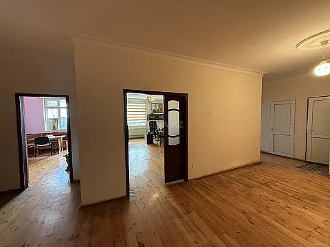 Satılır 4 otaqlı mənzil 160 m² — Bakı, İnşaatçılar 4 otaq 160.00 m²