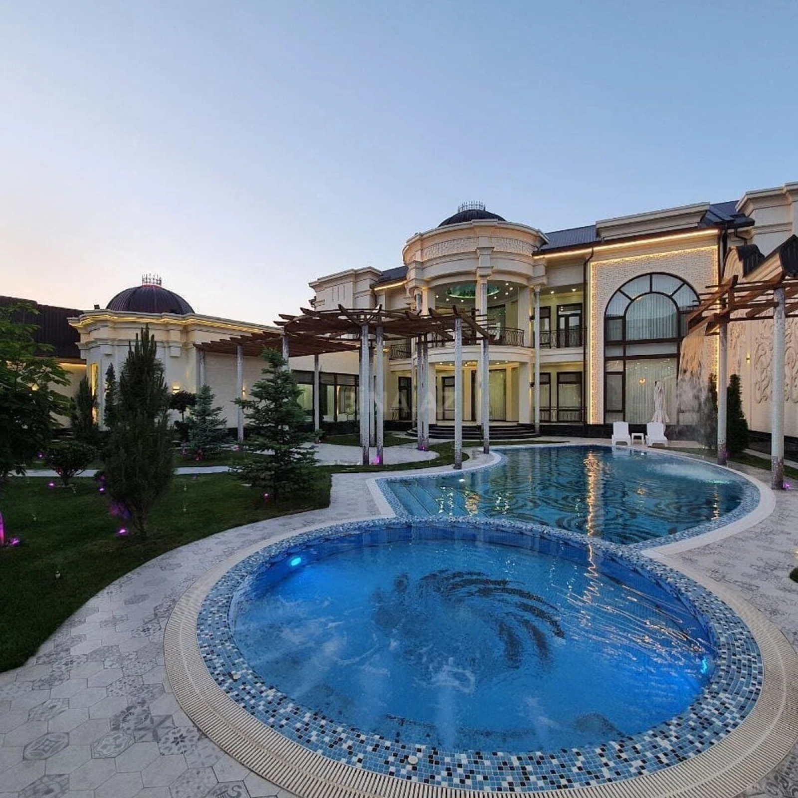 Kirayə verilir 6 otaqlı həyət evi 450 m²