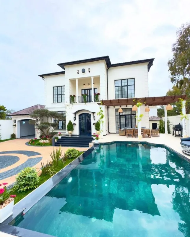 Kirayə verilir 5 otaqlı həyət evi 340 m²