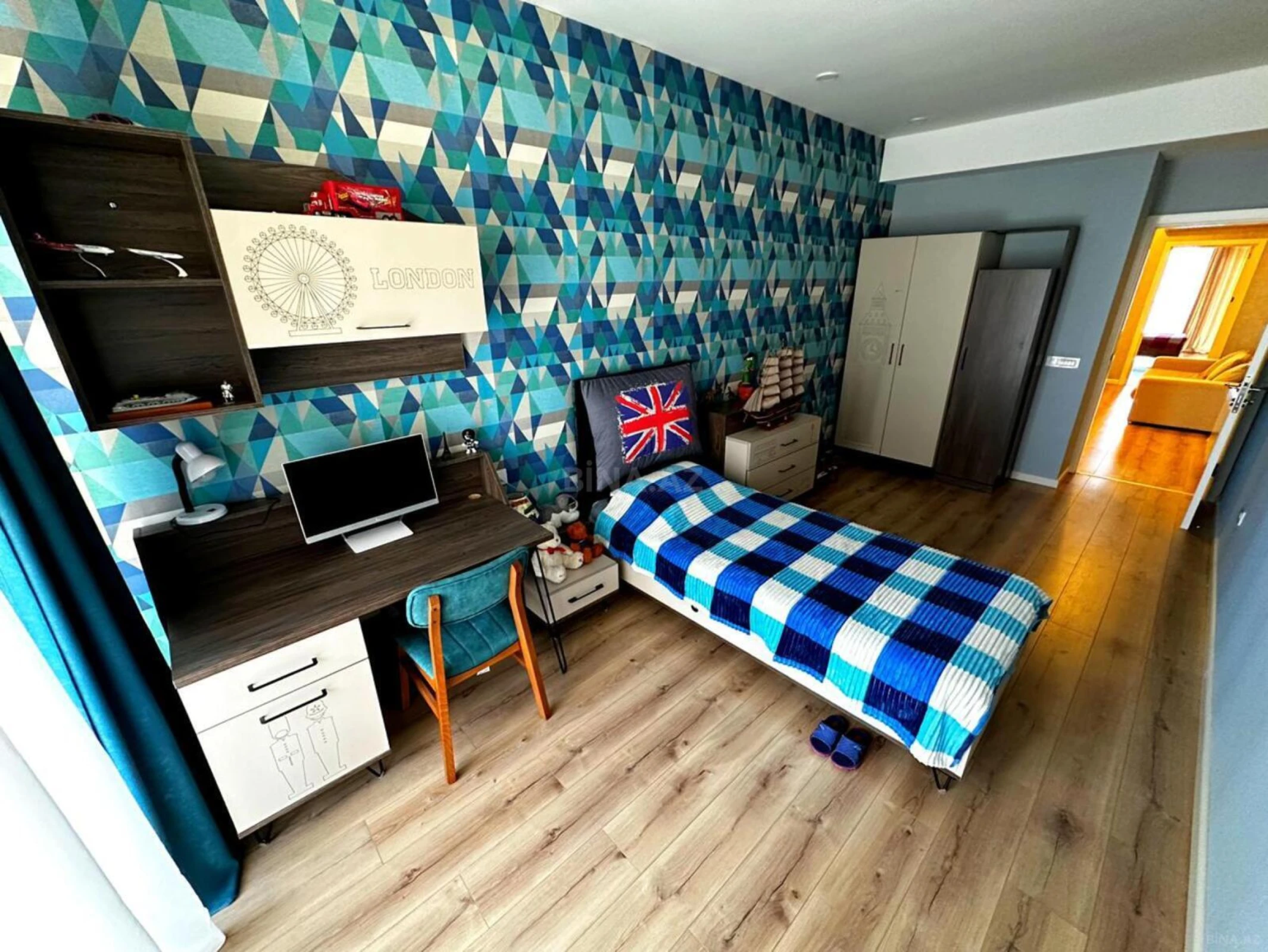 Satılır 4 otaqlı mənzil 128 m²