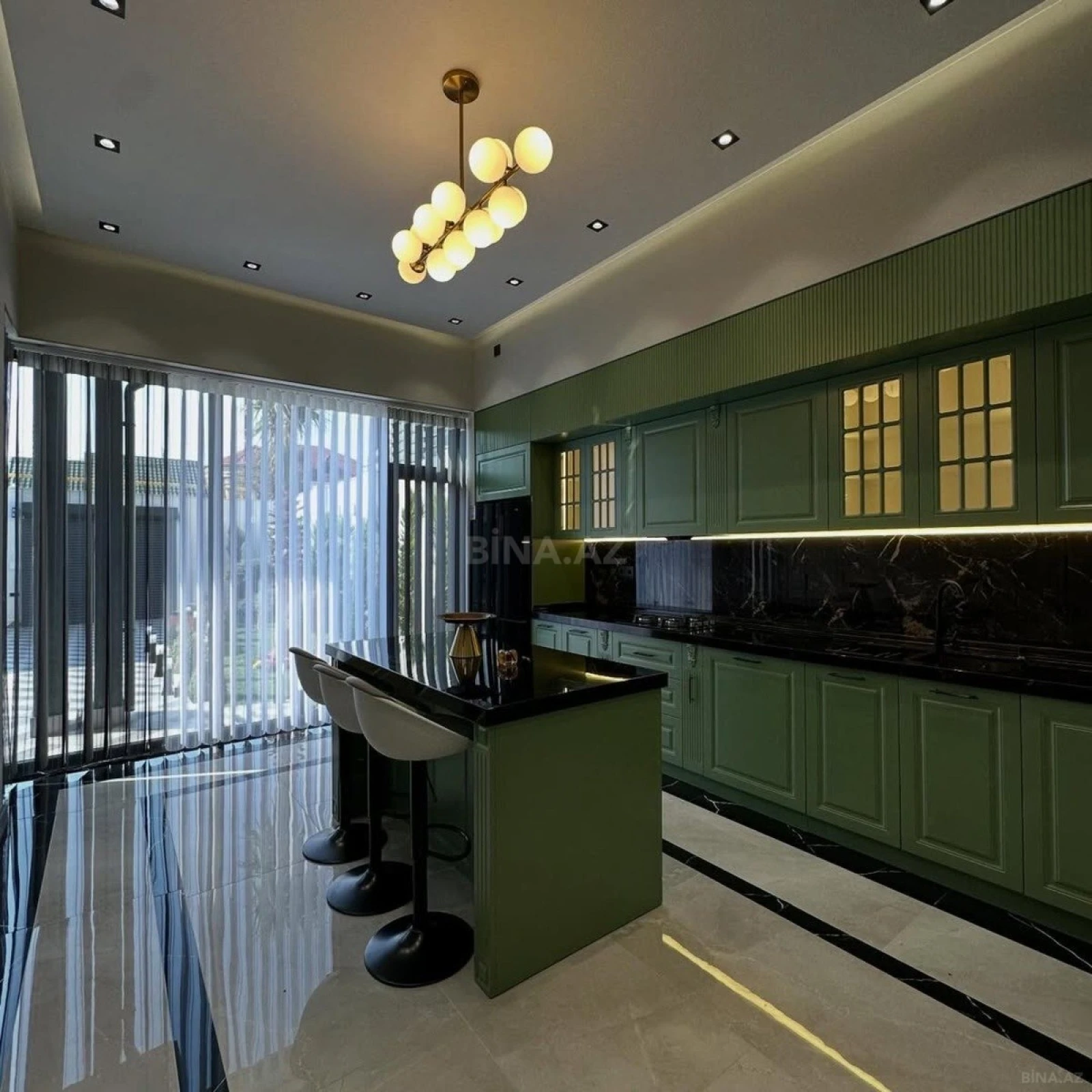 Kirayə verilir 4 otaqlı həyət evi 250 m²