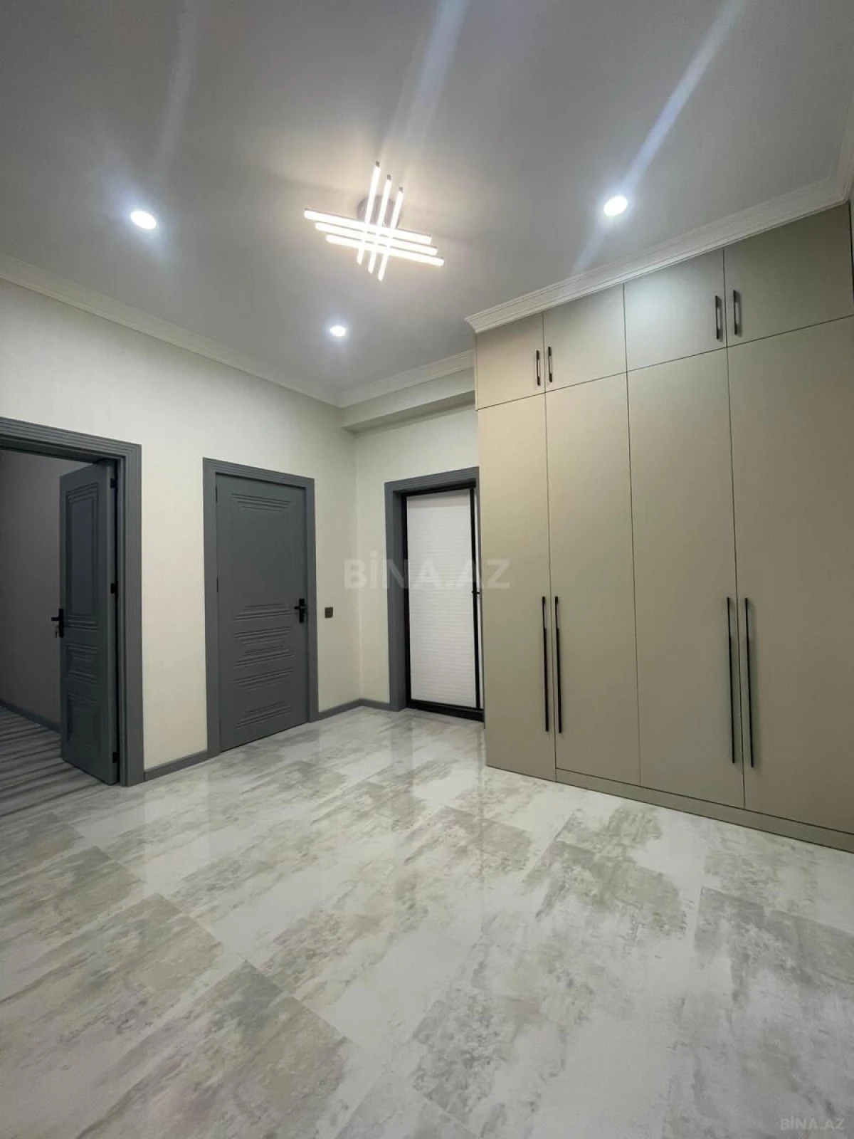 Satılır 2 otaqlı mənzil 85 m²