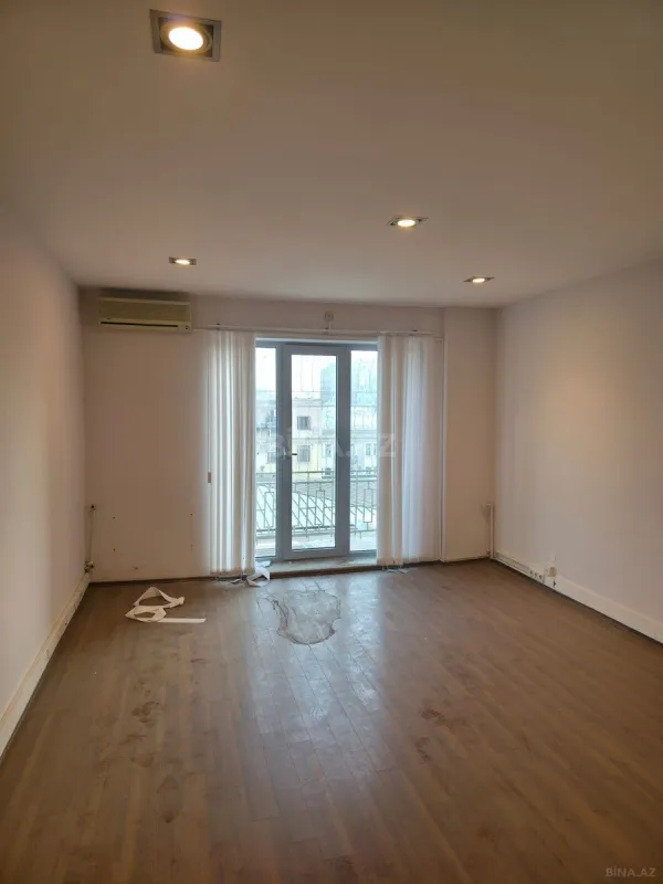 Satılır 3 otaqlı mənzil 120 m²