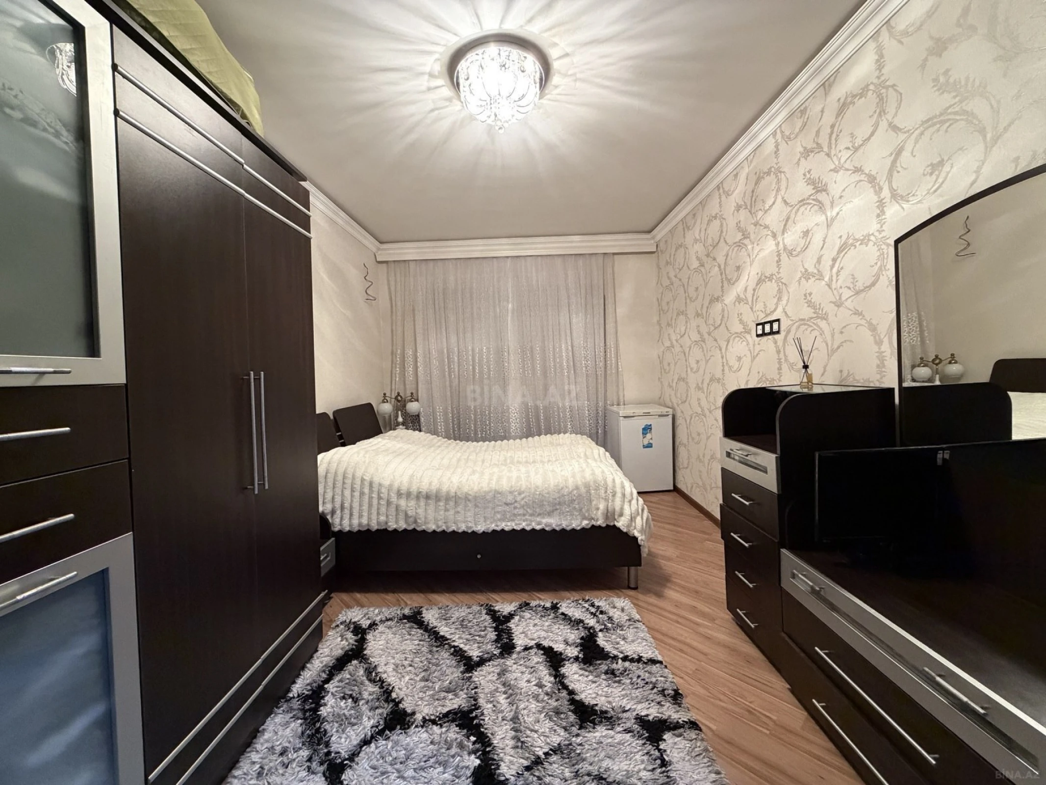 Satılır 4 otaqlı mənzil 100 m²