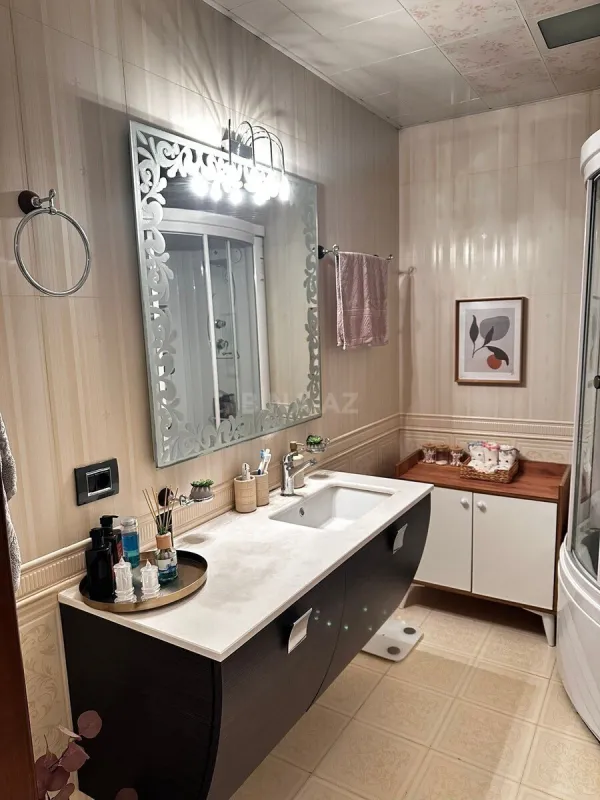 Kirayə verilir 3 otaqlı mənzil 175 m²