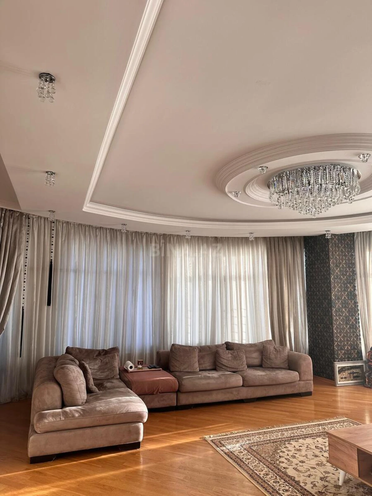 Kirayə verilir 3 otaqlı mənzil 175 m²