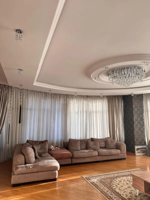 Kirayə verilir 3 otaqlı mənzil 175 m²