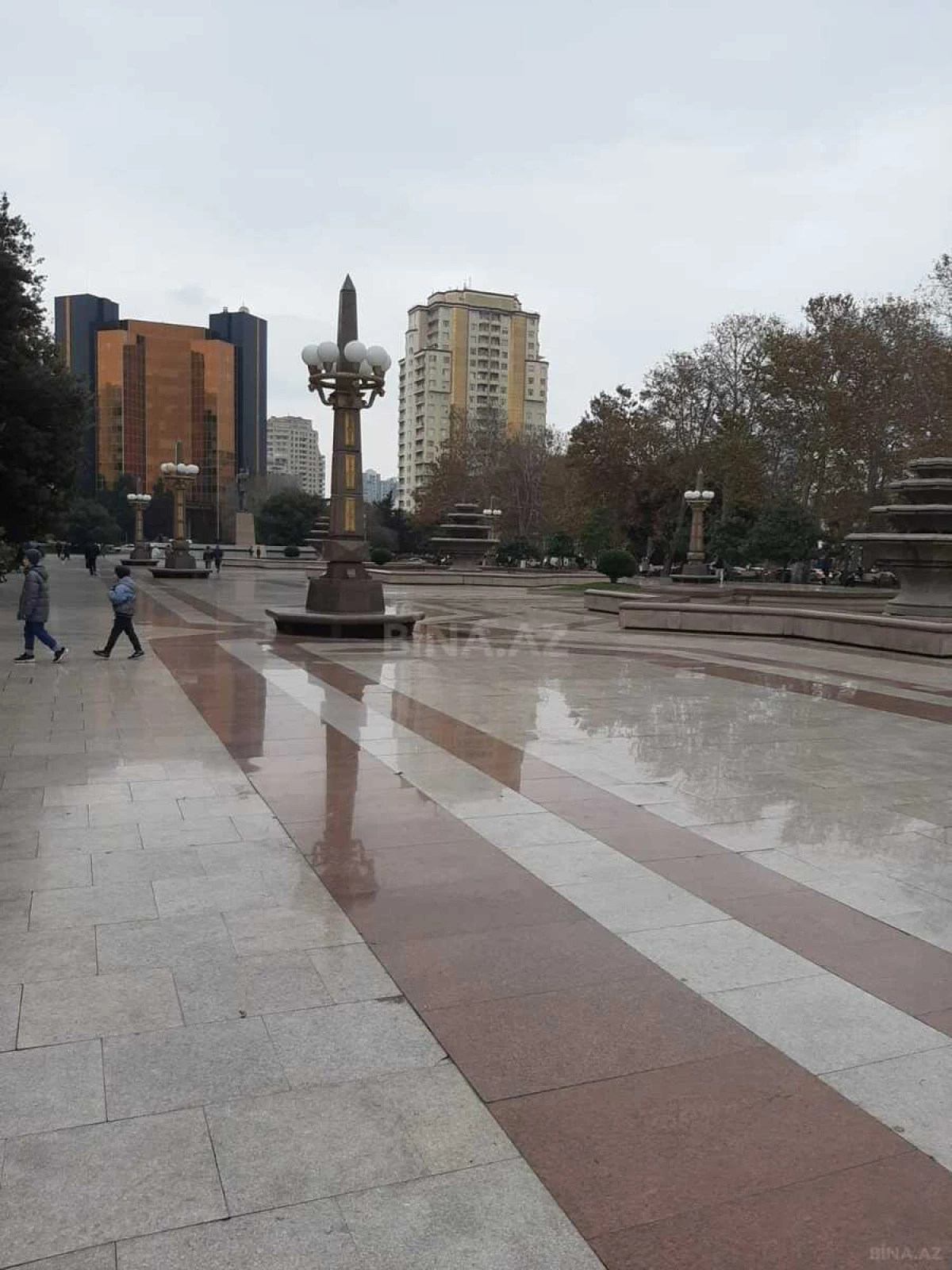 Satılır 4 otaqlı mənzil 198 m²