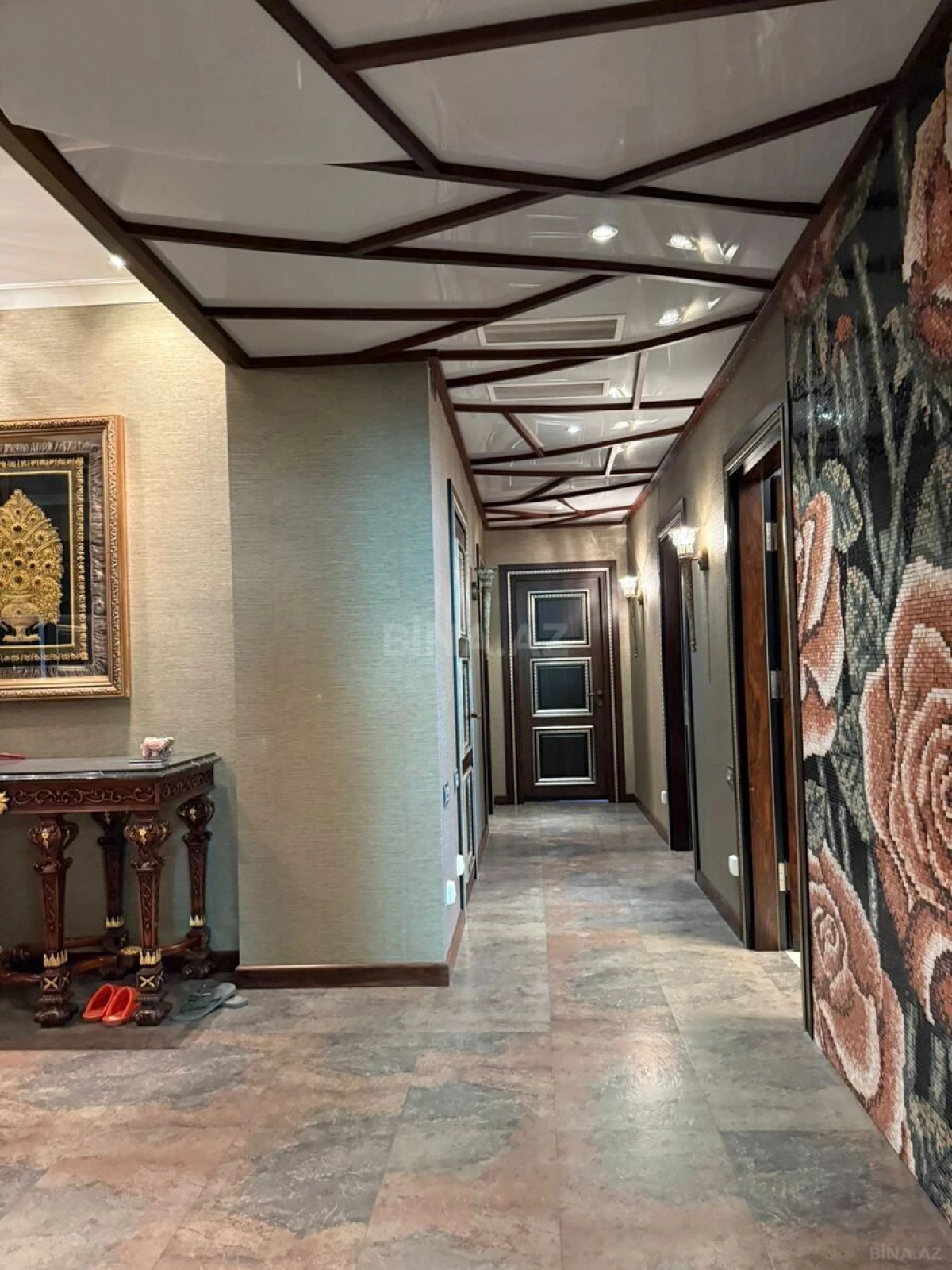 Satılır 4 otaqlı mənzil 198 m²