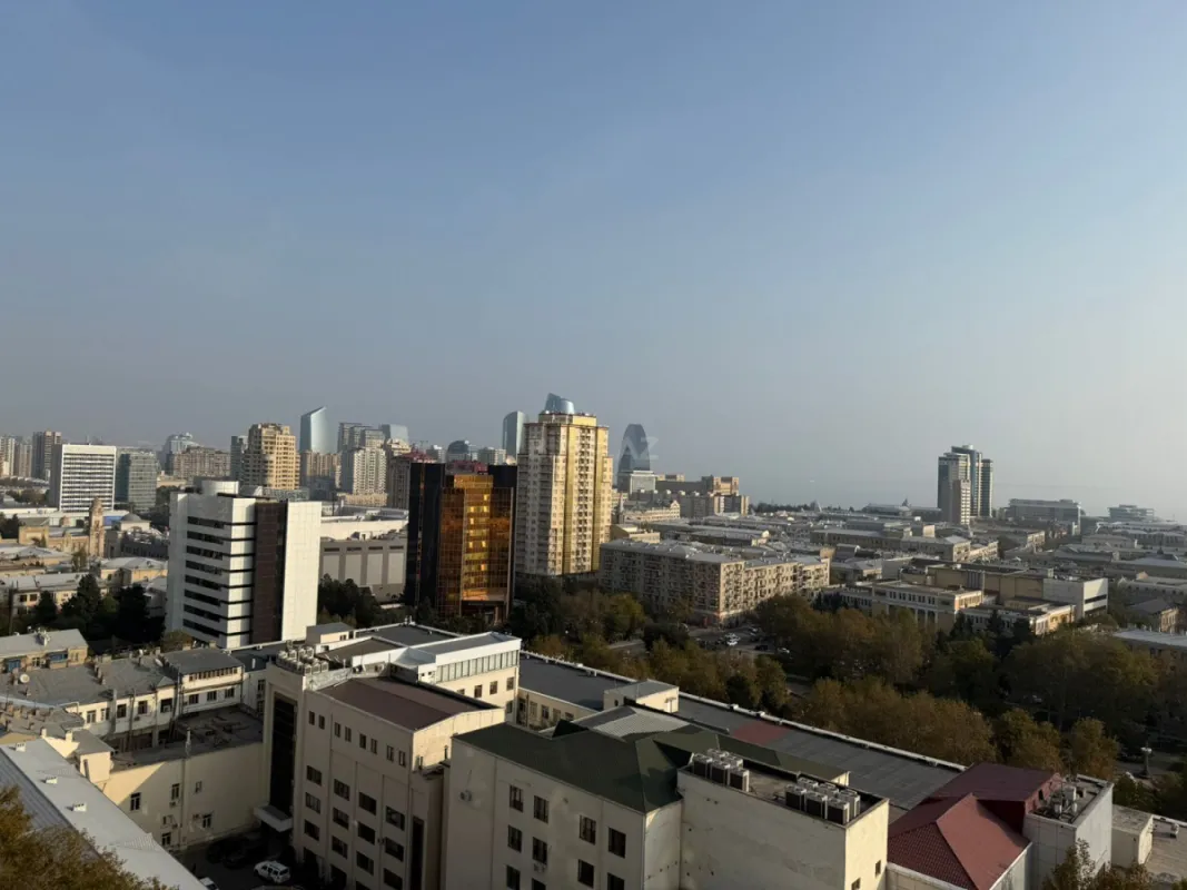 Satılır 4 otaqlı mənzil 198 m²