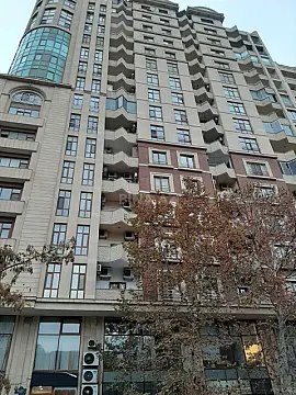 Satılır 4 otaqlı mənzil 198 m² — Bakı, İnşaatçılar 4 otaq 198.00 m²