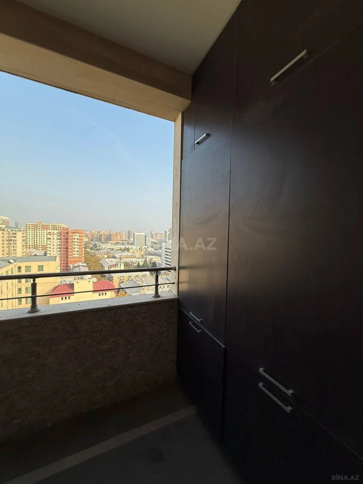 Satılır 4 otaqlı mənzil 198 m²