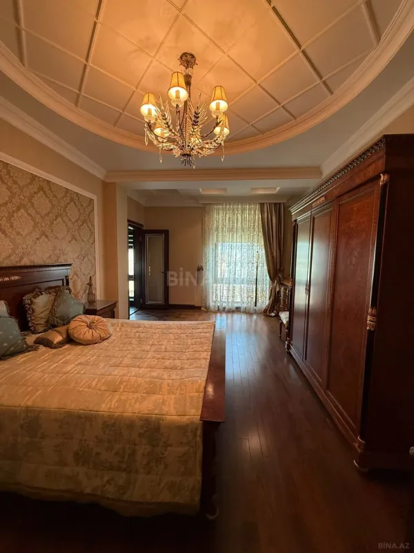 Satılır 4 otaqlı mənzil 198 m²