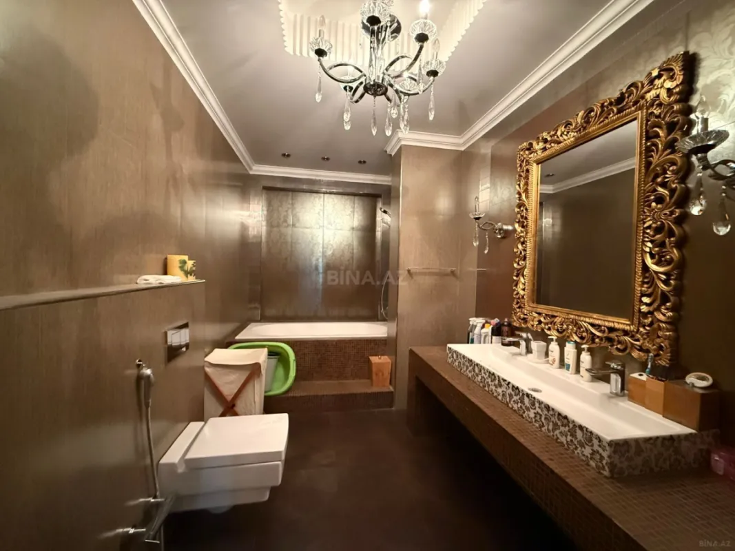 Satılır 4 otaqlı mənzil 198 m²